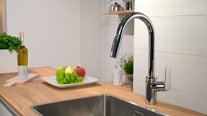 Смеситель для кухонной мойки Hansgrohe Focus 31815000 с вытяжным изливом, хром