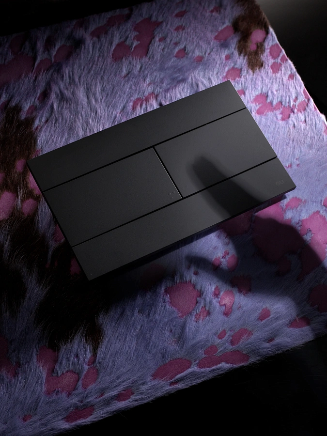 Кнопка смыва механическая OLI Slim 659055 черная soft-touch